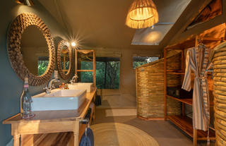 Rekero Camp - Tent Bathroom Interior