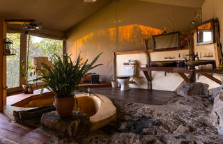 Tent 4 en-suite bathroom