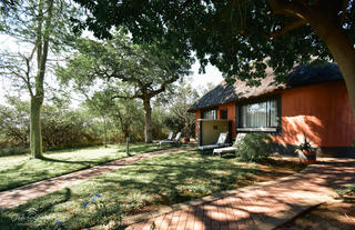 King / twin interleading room exterior