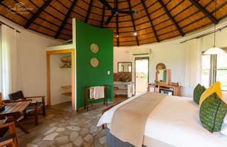 King / twin room interior