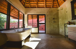 Suite bathroom