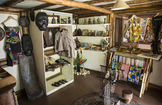 Buhoma Lodge - Curio Shop