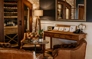 Bistro lounge