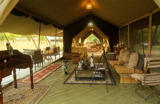 Lounge & Dining Tents