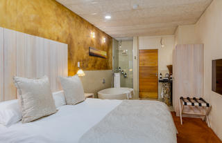 Lux Suite No 9