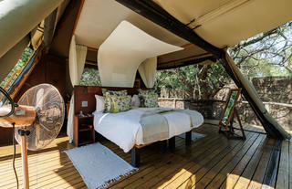 Luxury tent side
