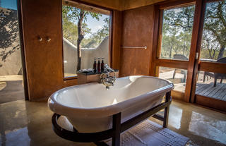 Buckingham Suite Bathtub