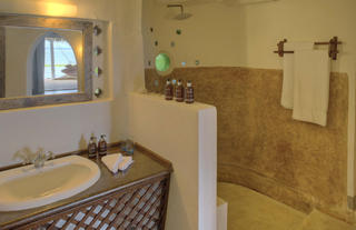 Matemwe Lodge - Bathroom interior