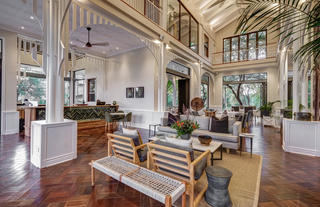 Reception foyer to dining hall