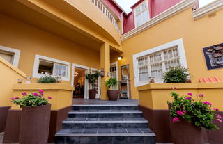 Entrance / Patio at reception
