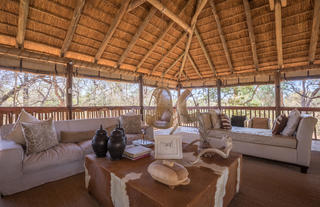 Public luxury lounge area's at Chisomo Lodge 
