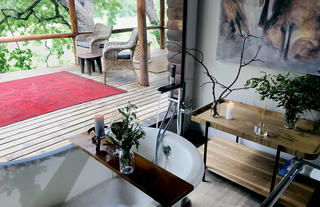 Romantic baths in Africa in the executive rooms 