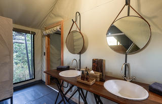 Machaba Camp - Tent bathroom