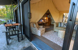 Machaba Camp - Famy tent lounge area