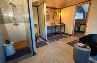 Machaba Camp - Tent bathroom