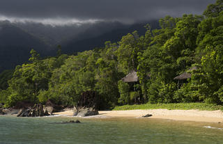 Masoala Forest Lodge - tents on the beach