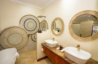 Luxury Room Bathroom 