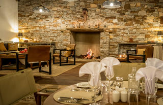 Restaurant & Lounge