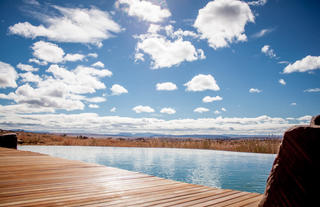 Deck & rim flow rock pool