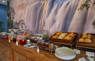 Waterfalls Loge, Breakfast 