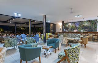 Waterfalls Lodge - Inside Lounge & Bar 