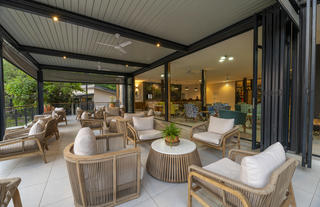 Waterfalls Lodge - Outside sitting area