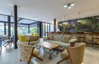 Waterfalls Lodge - Inside sitting area & Bar