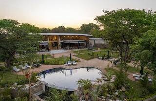 Waterfalls Lodge - Quart Yard 