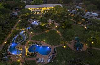 Waterfalls Lodge - Quart Yard