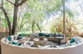 Moditlo River Lodge outdoor fire-put