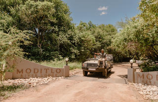 Moditlo River Lodge entrance 
