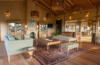 Kibale Lodge Library