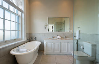 Bathroom - Luxury Room with Verandah