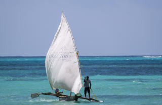 Sailing on the Zanzibar White Sand ngalawa