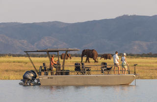 Pontoon boat