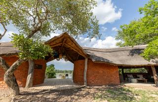 MAWIMBI Bush Camp main lapa