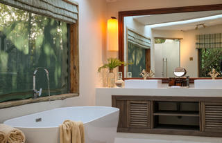 Family Suite Bathroom