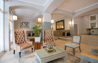 Bar & Lounge