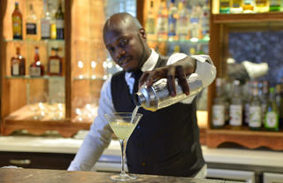 Bar & Lounge