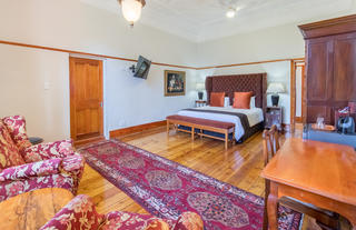 Luxury Victorian Room