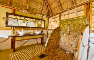 Baker's Lodge - Cottage Bathroom