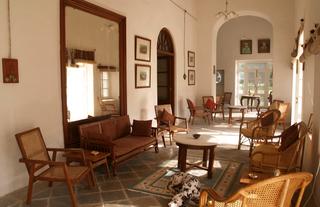 Verandah & Lounge area