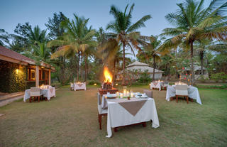 Bonfire dinner setting