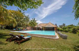 Pool and Bar overlooking the sea