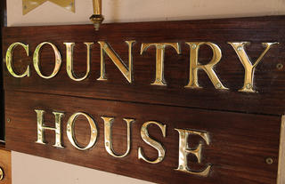 Granny Mouse Country House & Spa - Entrance Sign