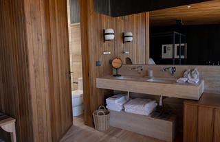 Tierra Atacama Oriente bathroom