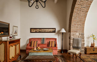 Colonial Arch Suite - Livingroom View