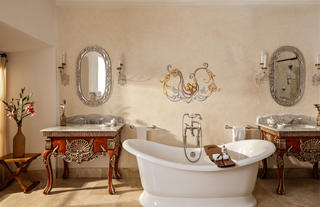 Colonial Arch Suite - Bathroom