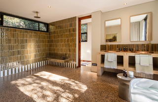 Kubu Villa Bathroom