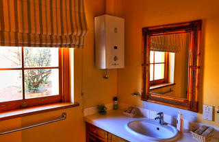 STANDARD ROOM | Bathroom